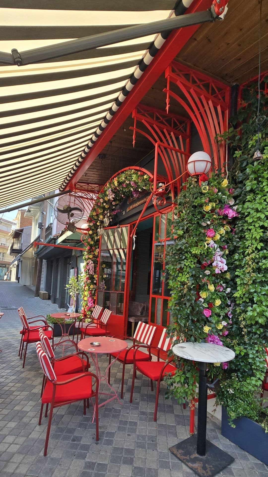 Kivotos Bar